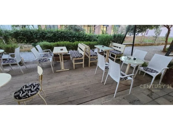 Tirane, jepet me qera bar-kafe Kati 0, 150 m² 800 € (Pazari i ri)