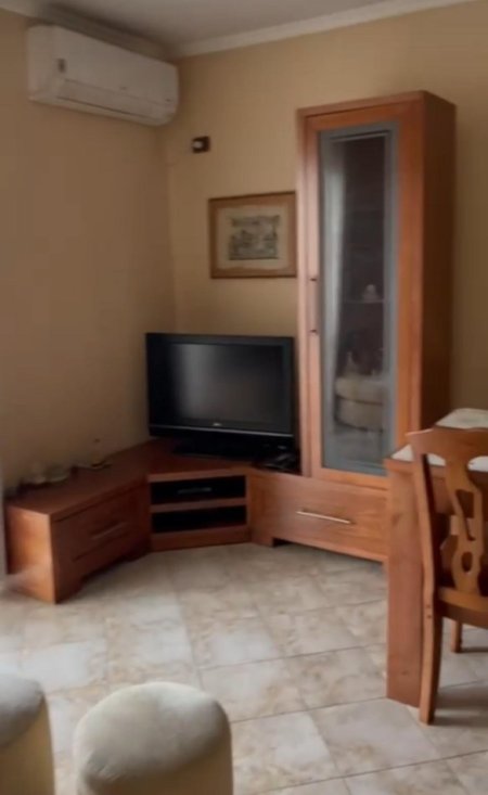 Tirane, jepet me qera apartament 3+1 Kati 4, 90 m² 600 € (Pazari i Ri)
