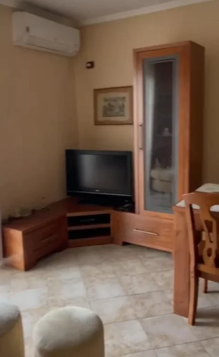 Tirane, jepet me qera apartament 3+1 Kati 4, 90 m² 600 € (Pazari i Ri)