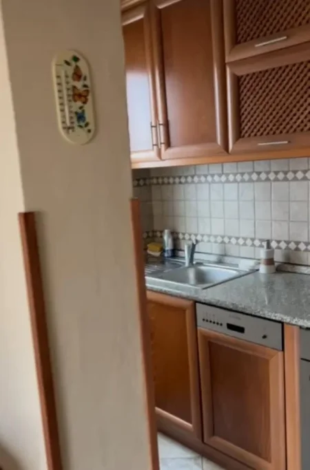 Tirane, jepet me qera apartament 3+1 Kati 4, 90 m² 600 € (Pazari i Ri)