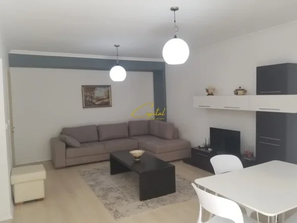 Tirane, jepet me qera apartament 2+1 Kati 3, 113 m² 800 € (ISH BLLOKU)