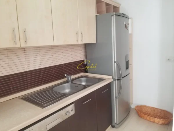 Tirane, jepet me qera apartament 2+1 Kati 3, 113 m² 800 € (ISH BLLOKU)