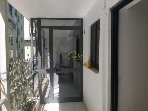 Tirane, jepet me qera apartament 2+1 Kati 3, 113 m² 800 € (ISH BLLOKU)