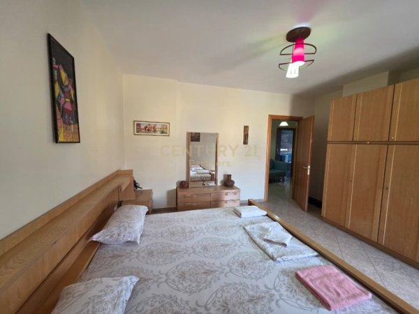 Tirane, jepet me qera apartament 2+1 Kati 4, 81 m² 700 € (Rr.e Kavajes)