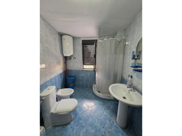 Tirane, jepet me qera apartament 2+1 Kati 4, 81 m² 700 € (Rr.e Kavajes)