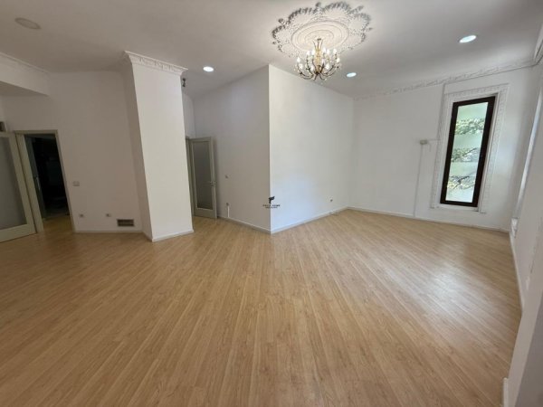 Tirane, jepet me qera zyre Kati 2, 80 m² 1.400 € (TOPTANI)