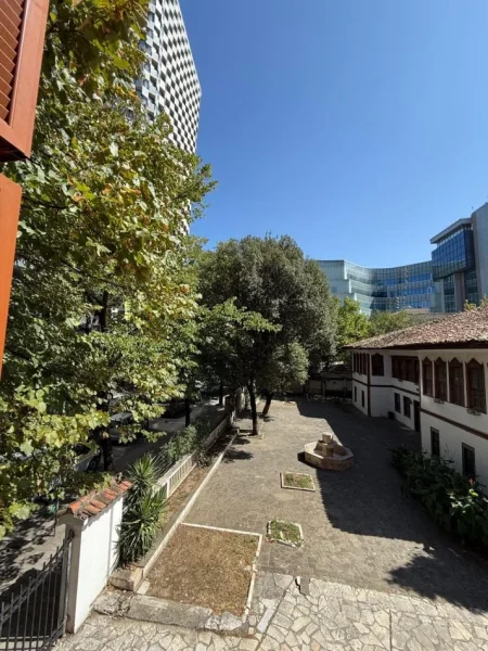 Tirane, jepet me qera zyre Kati 2, 80 m² 1.400 € (TOPTANI)