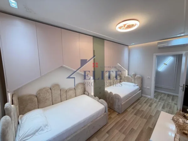 Tirane, jepet me qera apartament 2+1+Ballkon Kati 3, 117 m² 1.000 € (Oasis Residence)