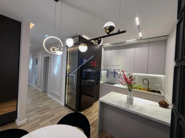 Tirane, jepet me qera apartament 2+1+Ballkon Kati 3, 117 m² 1.000 € (Oasis Residence)