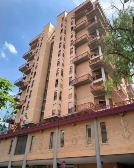 Tirane, jepet me qera zyre Kati 8, 140 m² 2.000 € (TOPTANI)