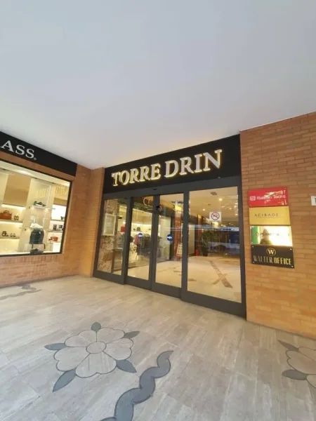 Tirane, jepet me qera zyre Kati 8, 140 m² 2.000 € (TOPTANI)