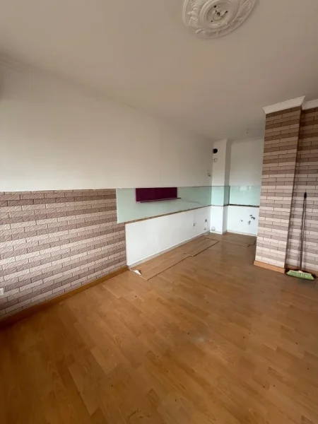Tirane, jepet me qera zyre , 150 m² 1.500 € 