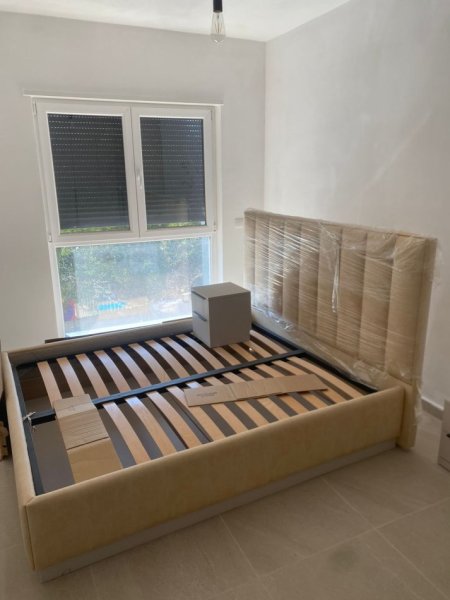 Jepet me Qera Apartament 2+1 Afer Pazarit të Ri, 700 €uro