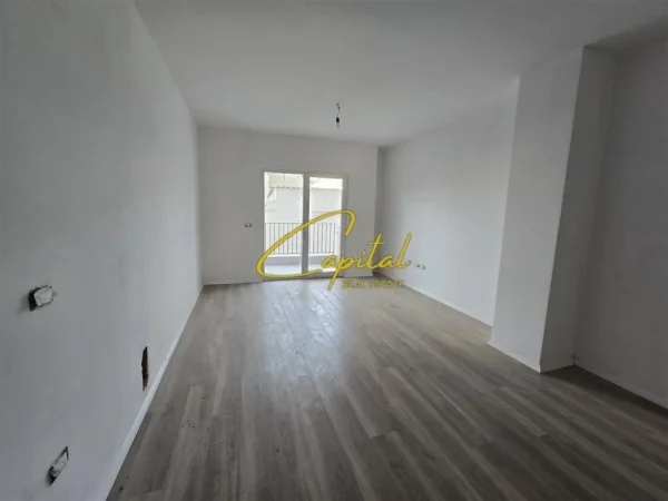 Tirane, shitet apartament 1+1 Kati 1, 71 m² 126.000 € (LAPRAKE)