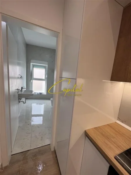 Tirane, jepet me qera apartament 1+1 Kati 3, 70 m² 500 € (ALI DEMI)