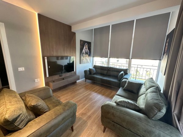 Tirane, jepet me qera apartament+verande | Penthouse 2+1+Aneks+Ballkon Kati 10, 125 m² 978 € (Rruga e Dafinave)