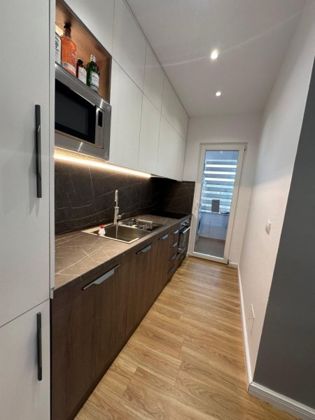 Tirane, jepet me qera apartament+verande | Penthouse 2+1+Aneks+Ballkon Kati 10, 125 m² 978 € (Rruga e Dafinave)