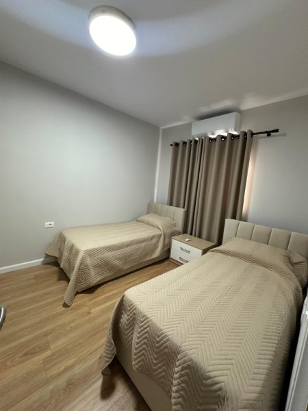 Tirane, jepet me qera apartament+verande | Penthouse 2+1+Aneks+Ballkon Kati 10, 125 m² 978 € (Rruga e Dafinave)