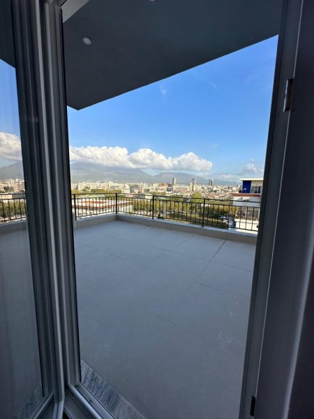Tirane, jepet me qera apartament+verande | Penthouse 2+1+Aneks+Ballkon Kati 10, 125 m² 978 € (Rruga e Dafinave)