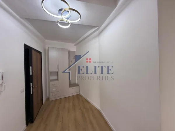 Tirane, jepet me qera apartament 2+1+Ballkon Kati 7, 120 m² 600 € (Vila L, Astir)