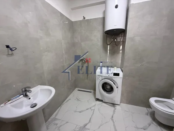 Tirane, jepet me qera apartament 2+1+Ballkon Kati 7, 120 m² 600 € (Vila L, Astir)