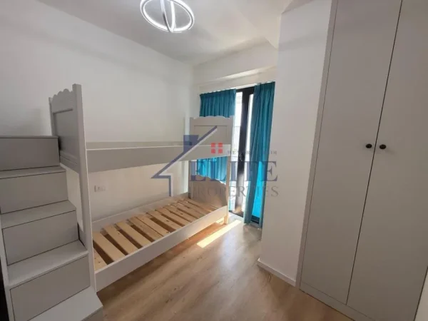 Tirane, jepet me qera apartament 2+1+Ballkon Kati 7, 120 m² 600 € (Vila L, Astir)