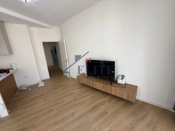 Tirane, jepet me qera apartament 2+1+Ballkon Kati 7, 120 m² 600 € (Vila L, Astir)