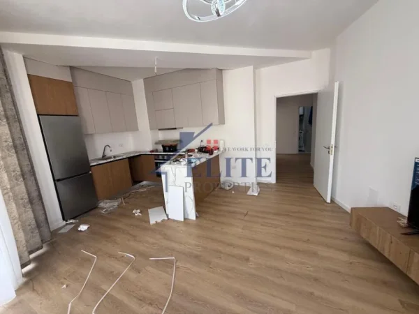 Tirane, jepet me qera apartament 2+1+Ballkon Kati 7, 120 m² 600 € (Vila L, Astir)