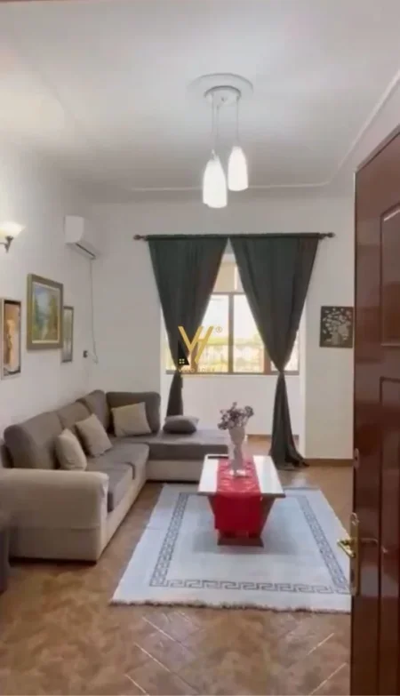 Tirane, jepet me qera apartament 1+1+Ballkon Kati 5, 80 m² 600 € (BULEVARDI BAJRAM CURRI)