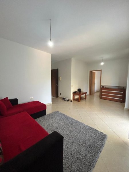 Tirane, jepet me qera apartament 1+1+Ballkon Kati 5, 67 m² 350 € (Rruga Thesarit, Prane Market Spar 2, Fresk, Tirane)