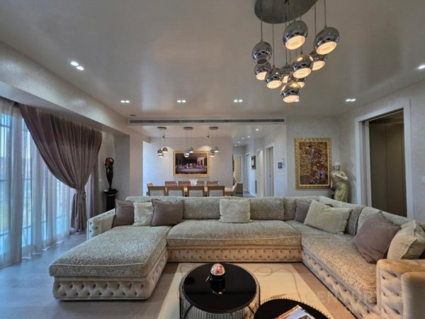 Tirane, shitet apartament 4+1 Kati 15, 240 m² 1.300.000 € 