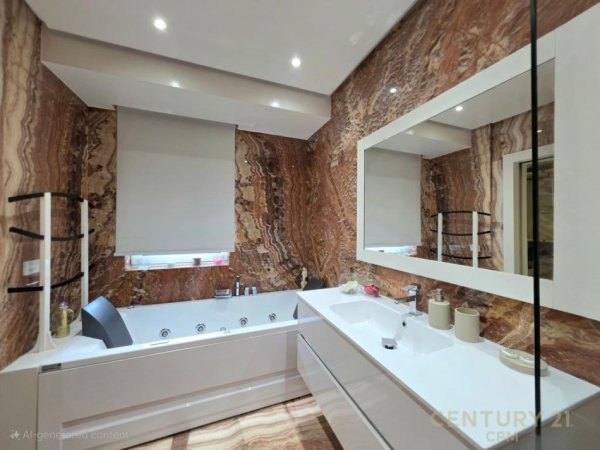 Tirane, shitet apartament 4+1 Kati 15, 240 m² 1.300.000 € 