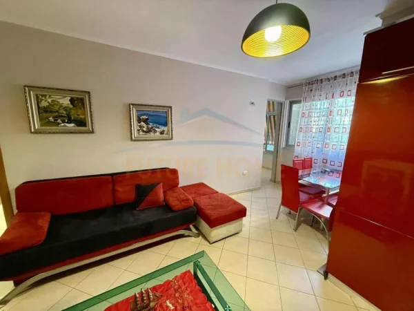 Tirane, jepet me qera apartament 1+1 Kati 1, 57 m² 600 € (Shkolla Partizani , Rruga Tafaj)