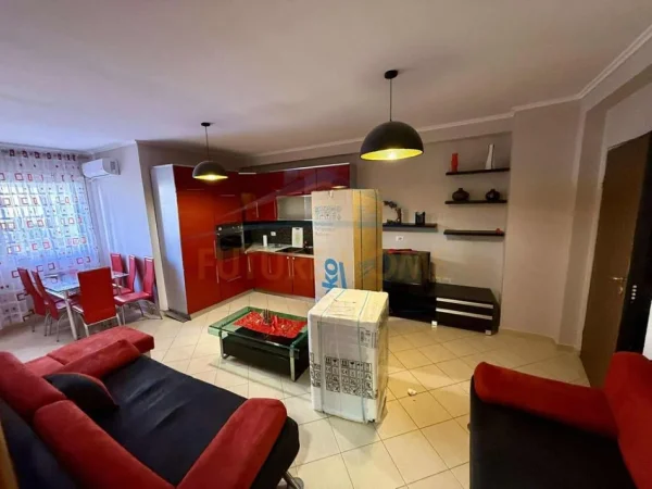Tirane, jepet me qera apartament 1+1 Kati 1, 57 m² 600 € (Shkolla Partizani , Rruga Tafaj)