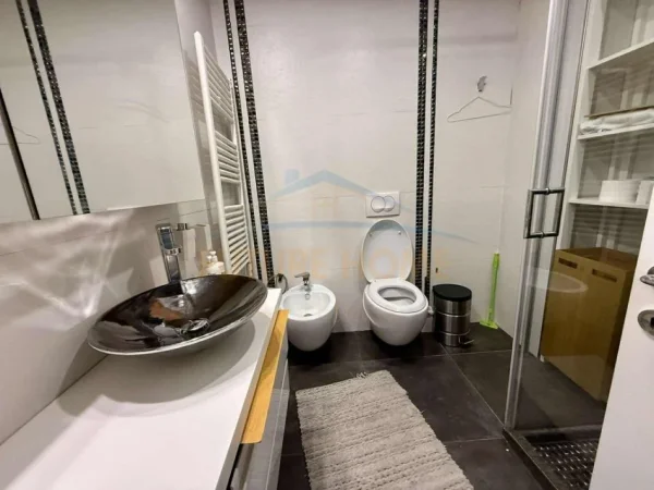 Tirane, jepet me qera apartament 2+1 Kati 2, 82 m² 1.500 € (Liqeni Artificial , Kompleksi Nobis)