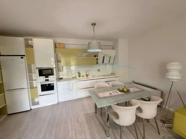 Tirane, jepet me qera apartament 2+1 Kati 2, 82 m² 1.500 € (Liqeni Artificial , Kompleksi Nobis)