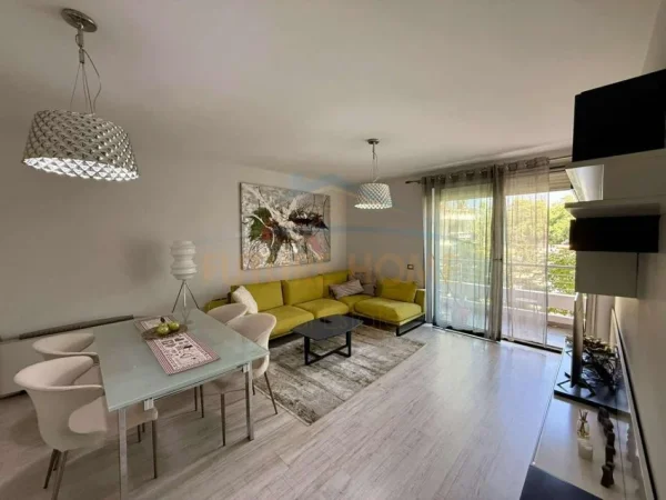 Tirane, jepet me qera apartament 2+1 Kati 2, 82 m² 1.500 € (Liqeni Artificial , Kompleksi Nobis)