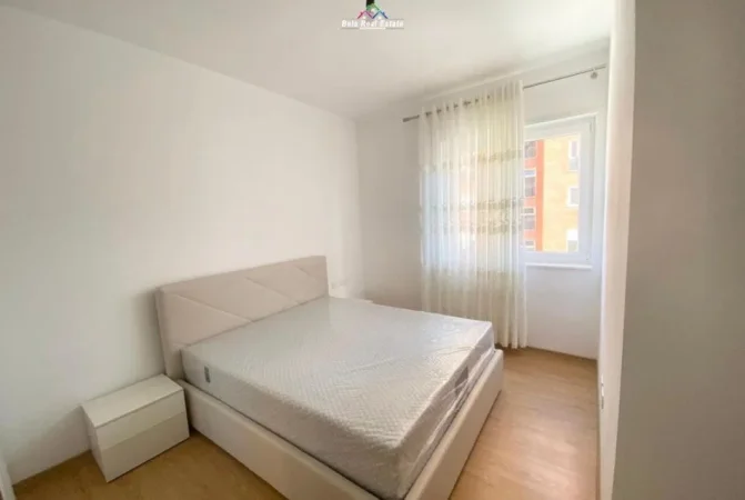 Tirane, jepet me qera apartament 2+1+Ballkon Kati 2, 101 m² 650 € (QSUT)