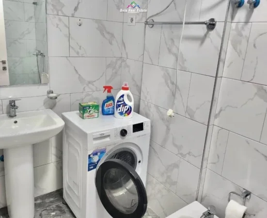 Tirane, jepet me qera apartament 2+1+Ballkon Kati 2, 101 m² 650 € (QSUT)