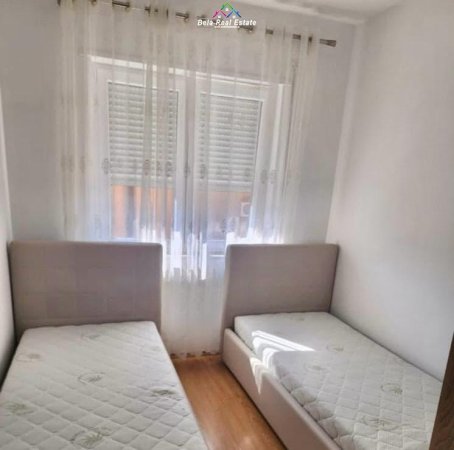 Tirane, jepet me qera apartament 2+1+Ballkon Kati 2, 101 m² 650 € (QSUT)