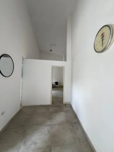 Tirane, jepet me qera ambjent biznesi Kati 0, 55 m² 600€, Rruga e Barrikadave
