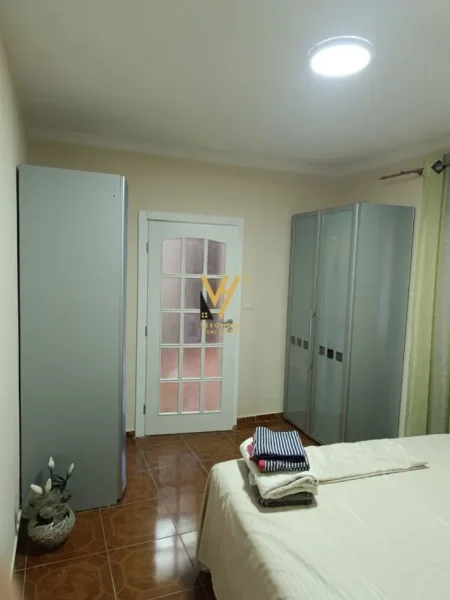 Tirane, jepet me qera apartament 2+1+Ballkon Kati 1, 74 m² 500 € (RRUGA DRITAN HOXHA)