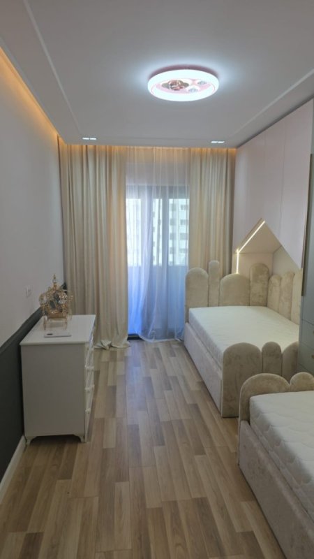 Tirane, jepet me qera apartament 2+1+Ballkon Kati 7, 117 m² 1.000 € (REZIDENCA OASIS)