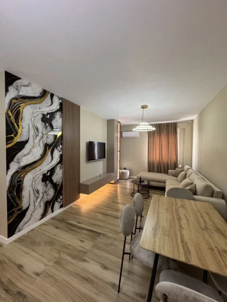 Tirane, jepet me qera apartament 1+1+Ballkon Kati 7, 70 m² 600 € (NDRE MJEDA)