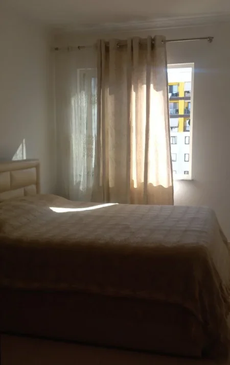 Tirane, jepet me qera apartament 1+1+Ballkon Kati 7, 70 m² 400 € (YZBERISHT)