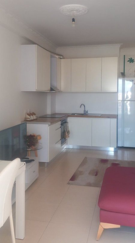 Tirane, jepet me qera apartament 1+1+Ballkon Kati 7, 70 m² 400 € (YZBERISHT)