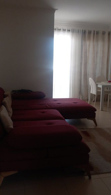 Tirane, jepet me qera apartament 1+1+Ballkon Kati 7, 70 m² 400 € (YZBERISHT)