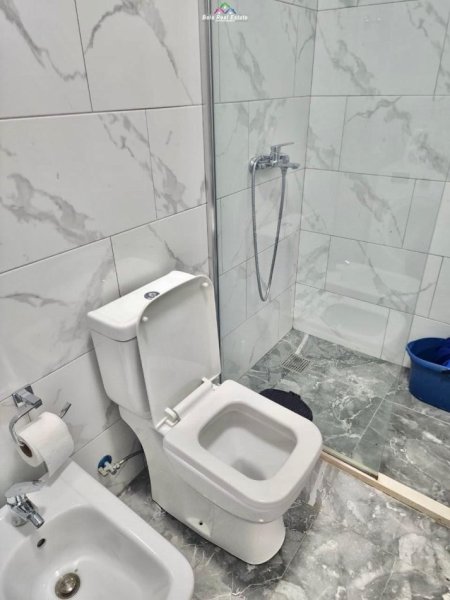 Tirane, jepet me qera apartament 2+1 Kati 2, 101 m² 650 € (rruga e dibres)