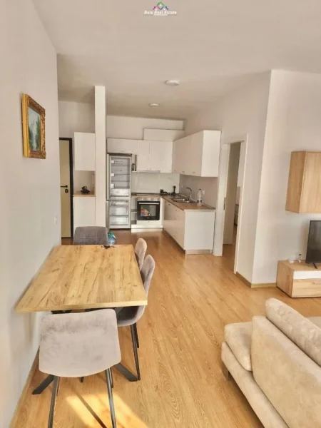 Tirane, jepet me qera apartament 2+1 Kati 2, 101 m² 650 € (rruga e dibres)
