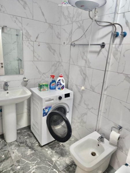 Tirane, jepet me qera apartament 2+1 Kati 2, 101 m² 650 € (rruga e dibres)